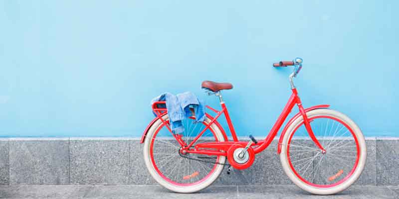 Es legal dejar bicicletas en zonas comunes